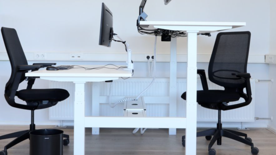 kabelmanagement kantoor door comatters