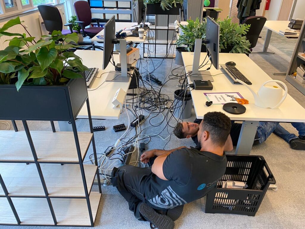 comatters aan de slag met kabelmanagement