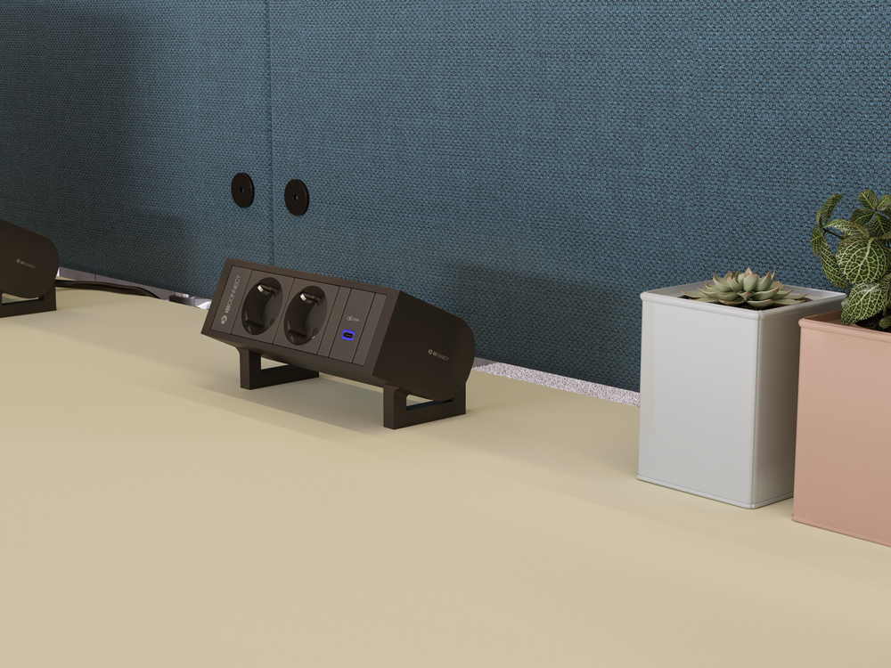 stroomvoorziening van IBConnect op een bureau