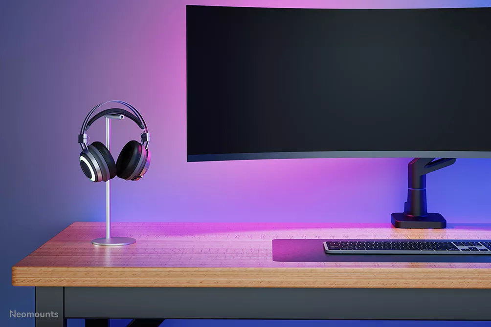 Kantoor set up met headset stand