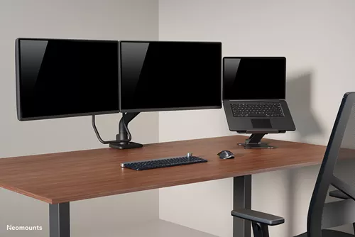 Neomounts kantoor setting met 2 beeldschermen en 1 laptop