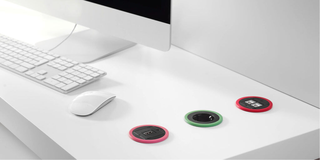 Bachmann pix ronde stekkeraansluiting voor usb of stopcontact in kleurrijke kleurtjes zoals roze, geel, blauw, rood en groen