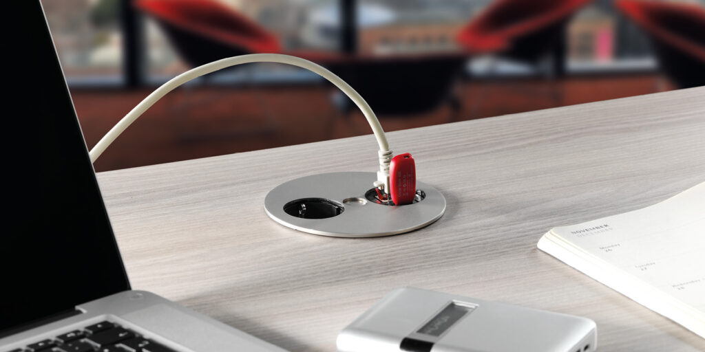 Witte twist met stopcontact optie en usb optie in 1 ronde stekkerdoos voor in de tafel